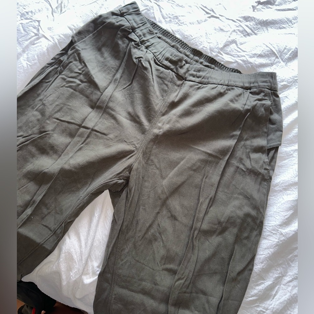 Lululemon army green joggers!